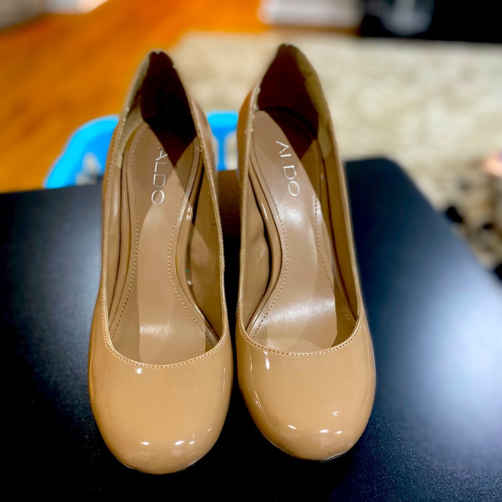 Tan Aldo Patent Leather Pumps